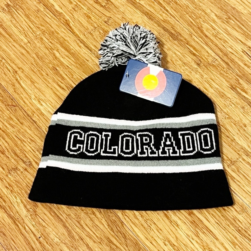 NWT! Black and White Unisex Pom-Pom Knit SPELL-Out COLORADO Kid's Beanie. OS